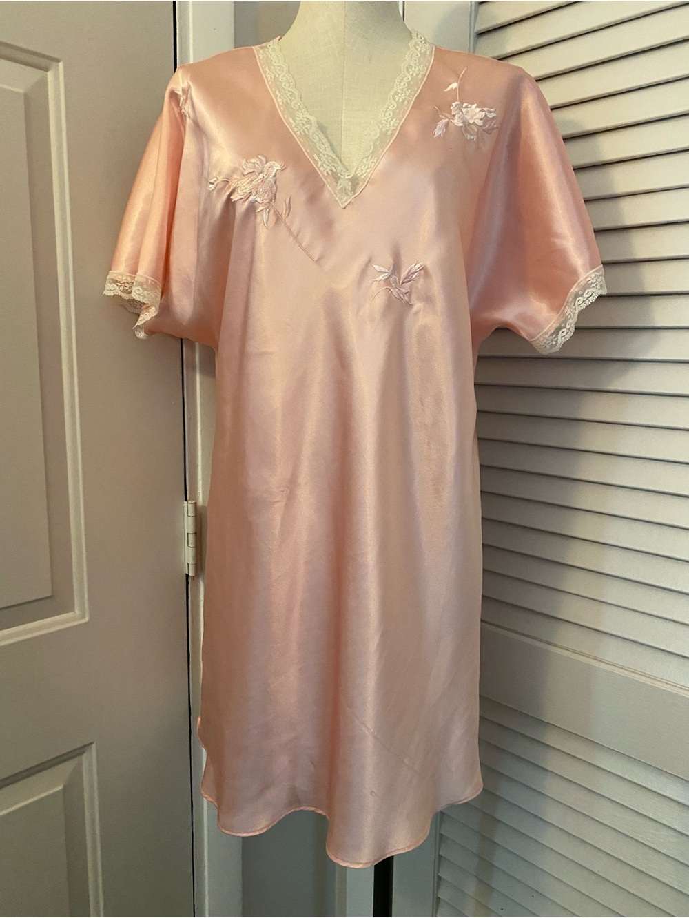 Vintage 1970’s/ 80’s “Eve Stillman” Short Night Gown- Size Medium